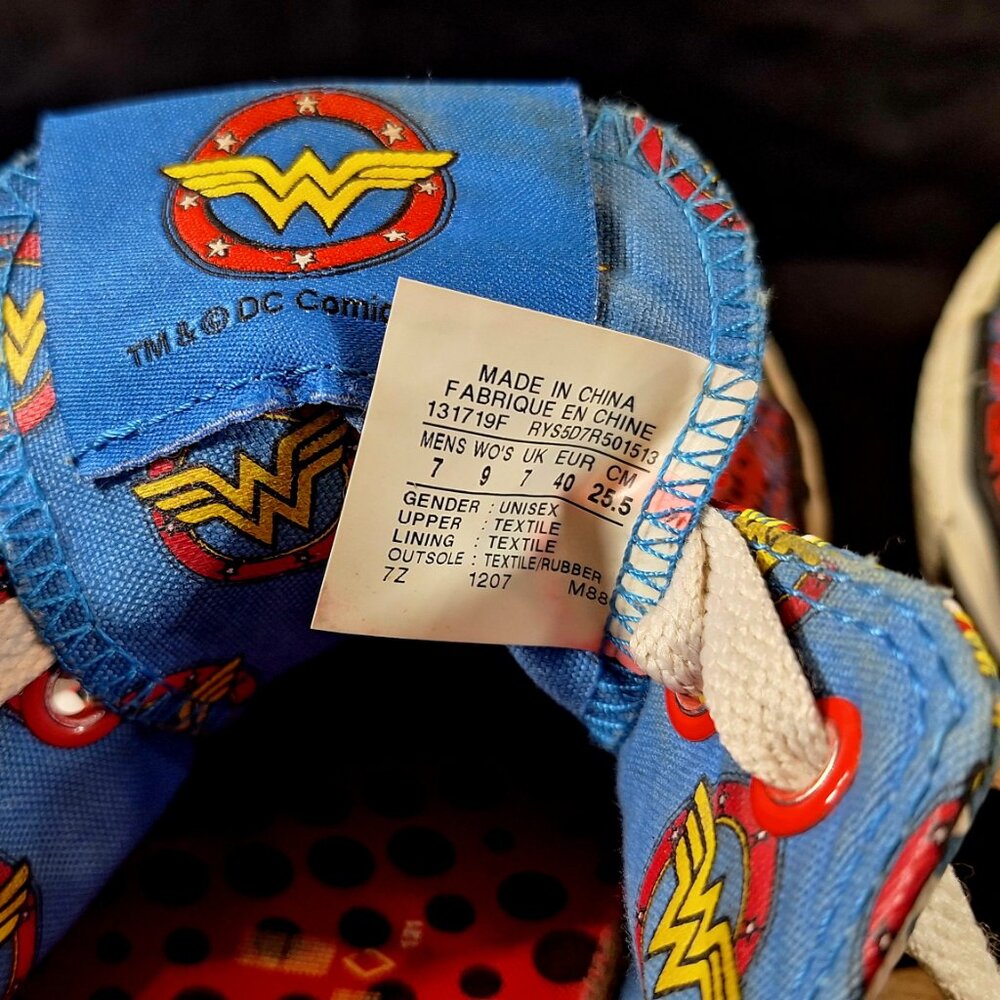 Converse Chuck Taylor All Star Classic Wonder Woman Shoes Size Men's 7 Women's 9 - Picture 7 of 8